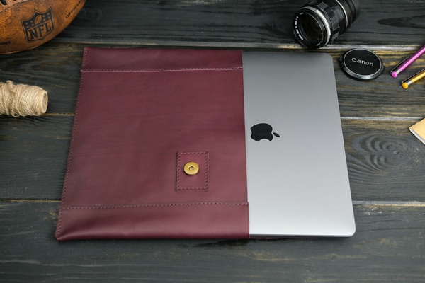 Шкіряний чохол для MacBook, Дизайн №20, натуральна шкіра італійський Краст, колір Бордо 8400 фото