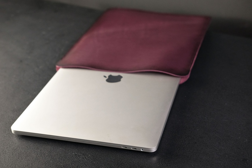 Шкіряний чохол для MacBook Дизайн №1, натуральна шкіра італійська Краст, колір Бордо 8325 фото