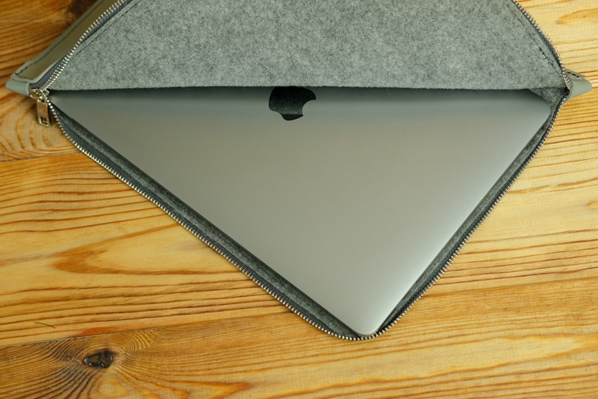 Шкіряний чохол для MacBook на блискавці з повстю Дизайн №41, натуральна шкіра Grand, колір Сірий 9019/12 фото