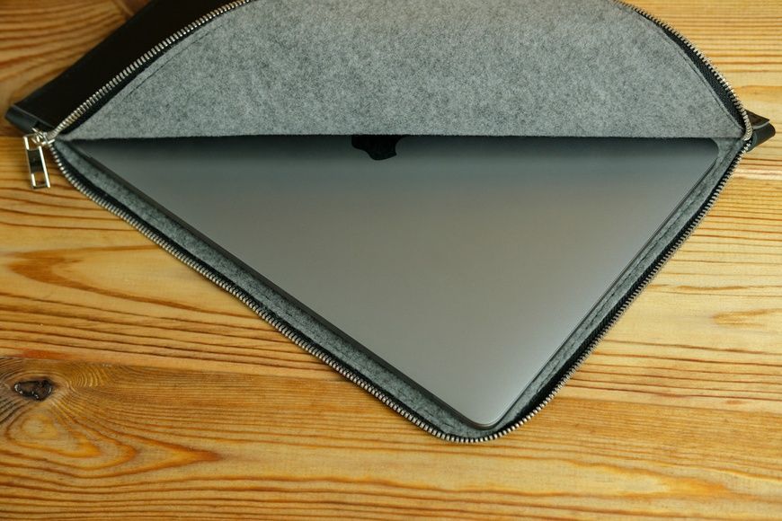 Шкіряний чохол для MacBook на блискавці з повстю Дизайн №41, натуральна шкіра Grand, колір Чорний 9007