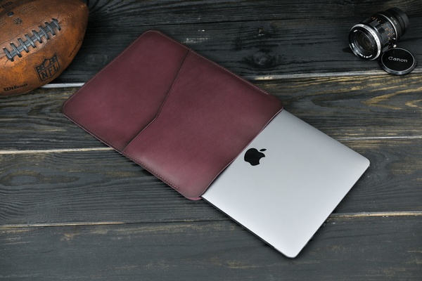 Шкіряний чохол для MacBook Дизайн №30, натуральна шкіра італійський Краст, колір Бордо 8498 фото